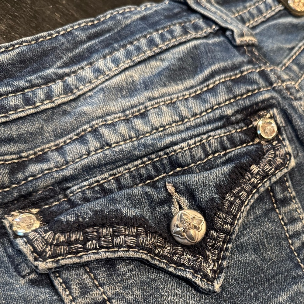 Miss Me Dark Wash Denim Jean Shorts With Flap Pockets - Size 27 - Picture 5 of 5
